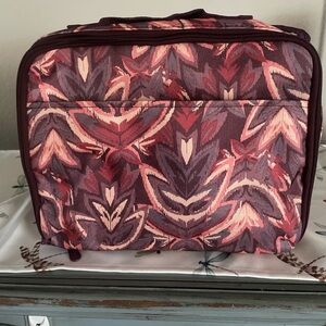 thirty one .. Get Creative‎ Crossbody .. Used excellent condition .. Floral Kat